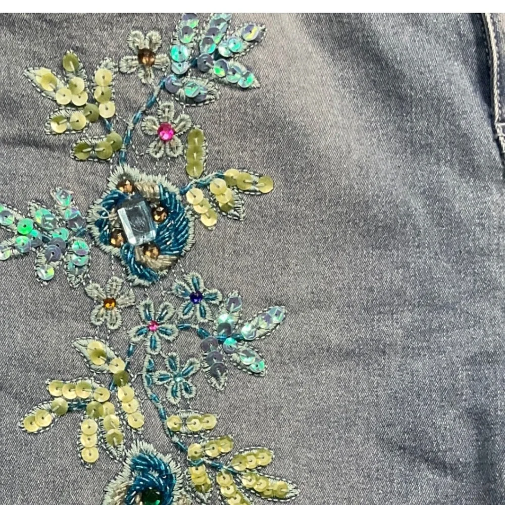 Boston Proper Embellished Floral Sequins Denim Jean Shorts Womens 12 Light Blue - Picture 4 of 8